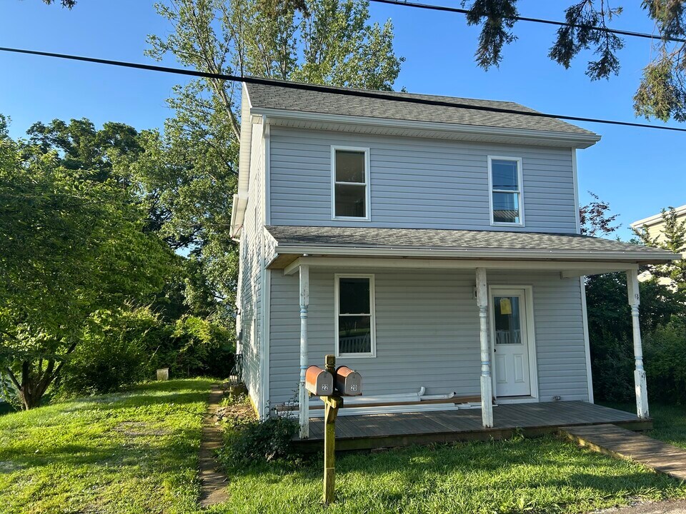 20 Hedgewood Dr in Ronks, PA - Building Photo