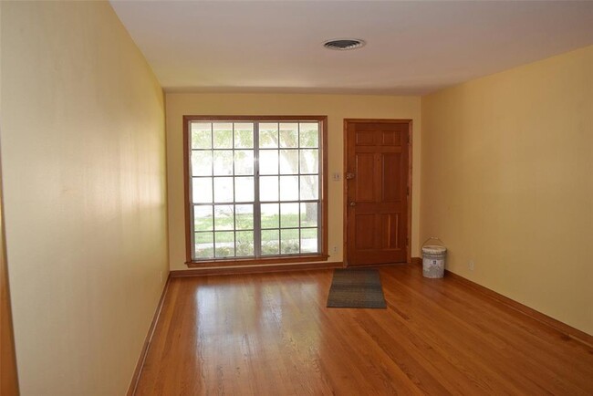 7015 Carvel Ln in Houston, TX - Building Photo - Building Photo