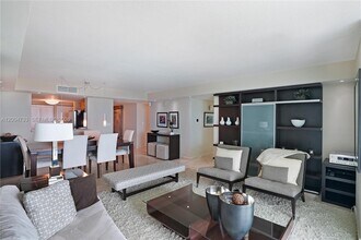 2101 Brickell Ave in Miami, FL - Building Photo - Building Photo