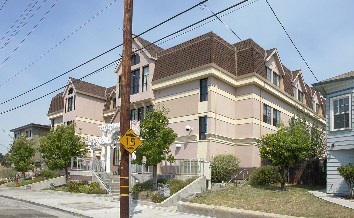 3266 Logan St in Oakland, CA - Building Photo