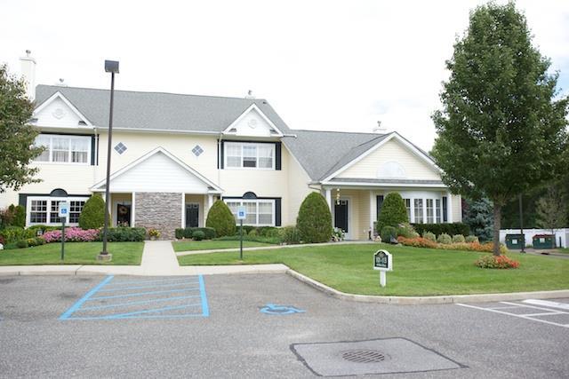 305 Centre Ct in Medford, NY - Building Photo - Building Photo