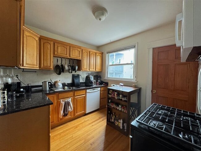 33-35 Magnus Ave in Somerville, MA - Foto de edificio - Building Photo