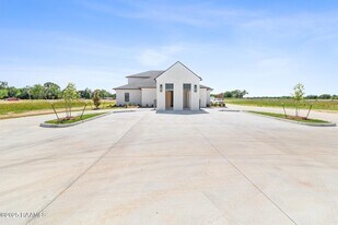 1102 Apollo Rd in Scott, LA - Building Photo