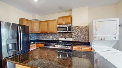 7 Mark St, Unit #2 in Boston, MA - Foto de edificio - Building Photo