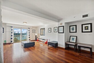 1701 Sunset Harbour Dr, Unit # L705 in Miami Beach, FL - Foto de edificio - Building Photo