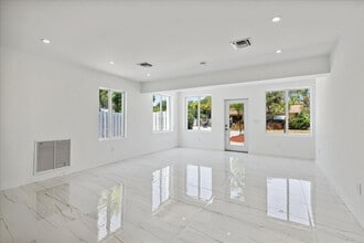 2201 NE 9th Ave in Wilton Manors, FL - Building Photo - Building Photo
