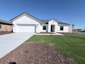 7414 Cryosphere St in Bakersfield, CA - Building Photo