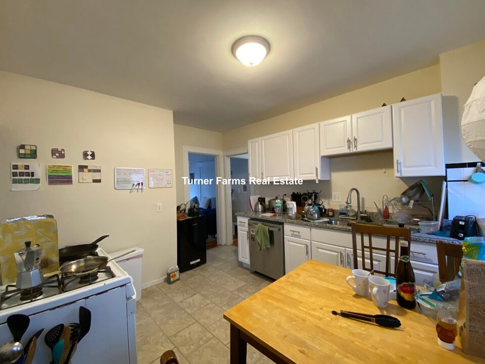 300 Boston Ave, Unit 2 in Medford, MA - Foto de edificio