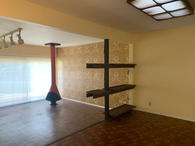 property at 1100 S Lincoln Ave