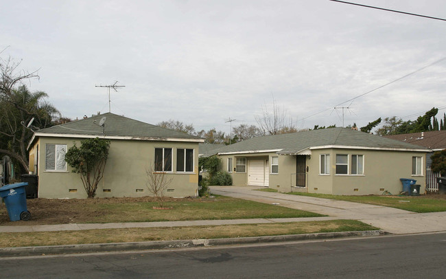 7017-7021 Vinevale Ave in Bell, CA - Foto de edificio - Building Photo