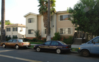 534 Glenwood Rd in Glendale, CA - Building Photo - Building Photo