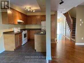 15 Latitude Ln in Whitchurch-Stouffville, ON - Building Photo - Building Photo