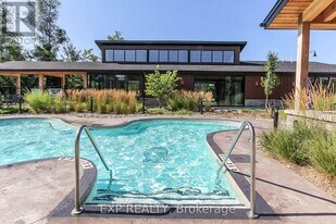 142 Sycamore St in Blue Mountains, ON - Building Photo