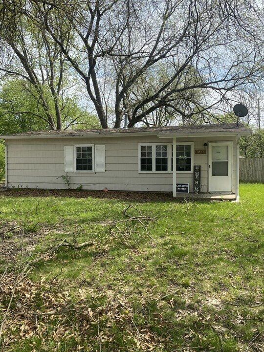 1831 Parkdale Dr in Champaign, IL - Building Photo
