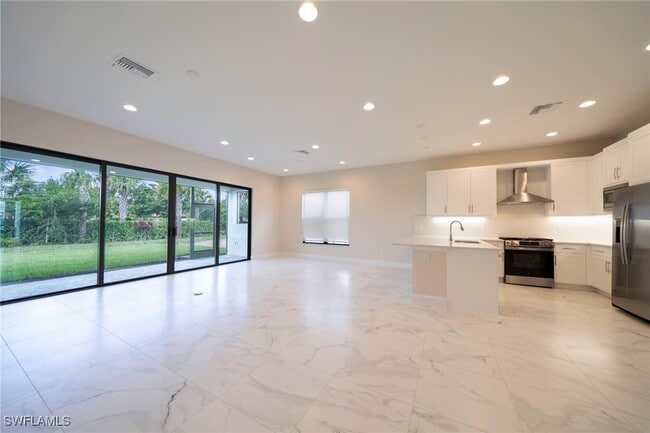 21024 Teak Tree Ter in Estero, FL - Foto de edificio - Building Photo