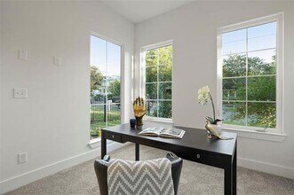 933 W Eighth St in Dallas, TX - Building Photo - Building Photo