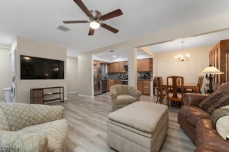 25 Hillside Ct in Clinton, NJ - Building Photo - Building Photo