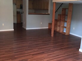 1350 Yulupa Ave in Santa Rosa, CA - Building Photo