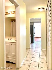 666 E Fox Hills Dr photo'