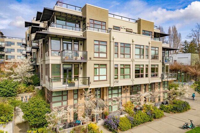 1730 N Northlake Way N