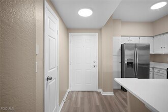 23660 Walden Center Dr in Estero, FL - Foto de edificio - Building Photo