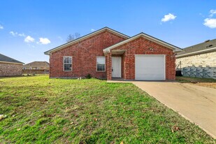 1716 Manor Garden Curve in Greenville, TX - Building Photo