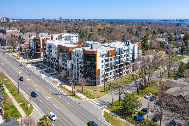 Affinity Condos in Burlington, ON - Building Photo - Building Photo