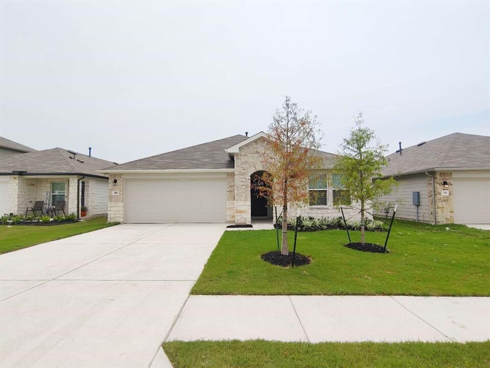 208 Arroyo Sweetwood Cir in Kyle, TX - Building Photo