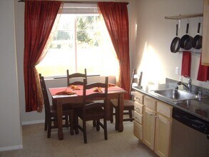 564 225th Ln NE in Sammamish, WA - Building Photo - Building Photo