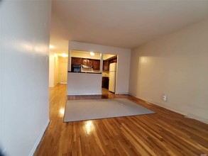 14762 Grand Central Pkwy-Unit -2 Fl in Queens, NY - Building Photo - Building Photo