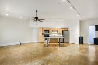 911 Keith Ln in Austin, TX - Building Photo - Building Photo