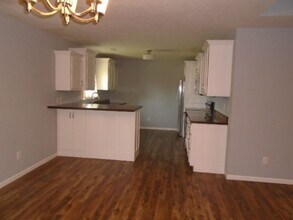 114 Allen Hill Dr in Ogden, KS - Building Photo - Building Photo