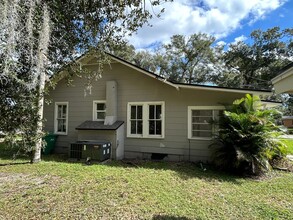 1040 E Carolina Ave in DeLand, FL - Building Photo - Building Photo