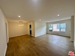 1114 S Sherbourne Dr in Los Angeles, CA - Foto de edificio - Building Photo