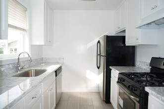 1347 E 3rd St in Long Beach, CA - Building Photo - Building Photo