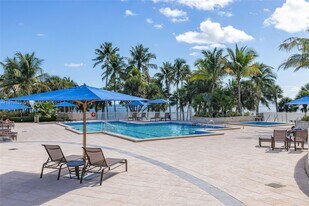 2 Grove Isle Dr, Unit B503 in Miami, FL - Building Photo