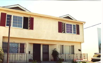 1080-1084 E Wardlow Rd in Long Beach, CA - Foto de edificio - Building Photo