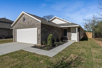 10583 Altitude Wy in Cut And Shoot, TX - Foto de edificio - Building Photo