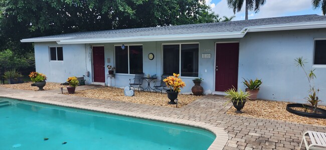 2425 NW 9th Ter, Unit 2425 in Wilton Manors, FL - Building Photo - Building Photo