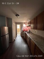 90 E 21st St in Bayonne, NJ - Building Photo