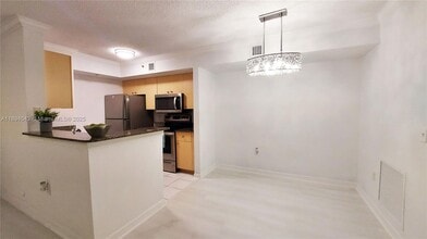 2457 Centergate Dr in Miramar, FL - Building Photo - Building Photo