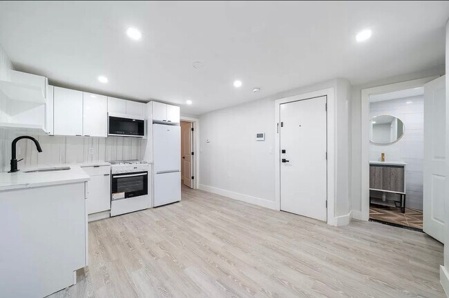 28 Dales Ave, Unit 3 in Jersey City, NJ - Building Photo - Building Photo