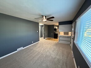 803 N Christy St in Fremont, NE - Foto de edificio - Building Photo