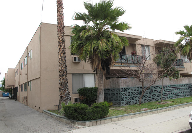 12945 Oxnard St in Van Nuys, CA - Foto de edificio - Building Photo