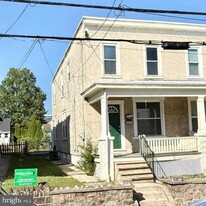 1235 Maple St, Unit 324 in Pottstown, PA - Building Photo