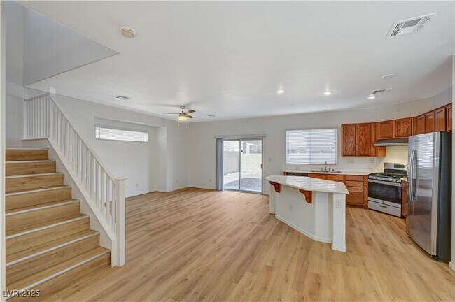 9204 Weeping Hollow Ave in Las Vegas, NV - Building Photo - Building Photo