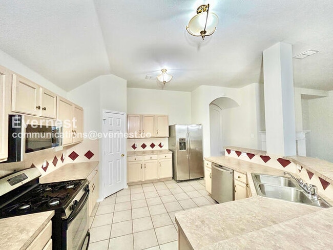 233 Wagon Wheel Dr in Grand Prairie, TX - Building Photo - Building Photo