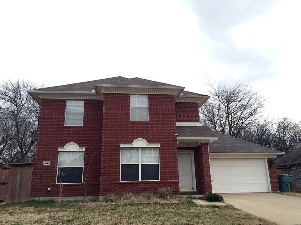 1609 Creekside Ave in Sherman, TX - Building Photo