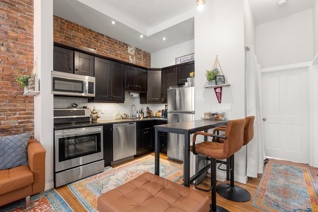 26 E Springfield St, Unit 2 in Boston, MA - Building Photo - Building Photo
