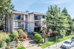 Blackwood Manor in White Rock, BC - Building Photo
